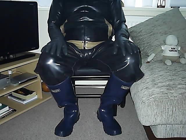 25P Relaxing in rubber.
