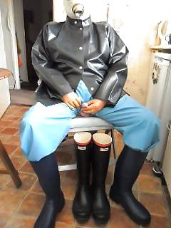 25P Relaxing in rubber.
