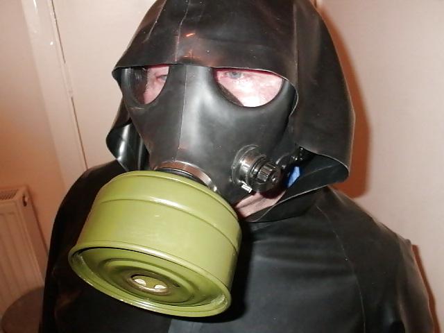 25P Relaxing in rubber.