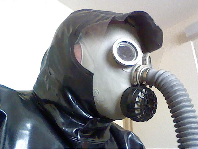 25P Relaxing in rubber.