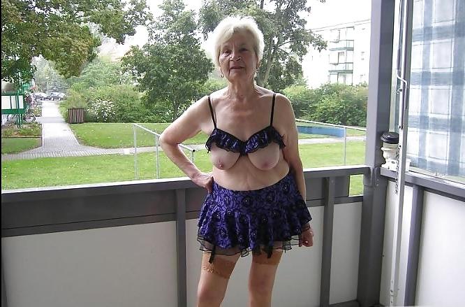 25P Very Old Granny