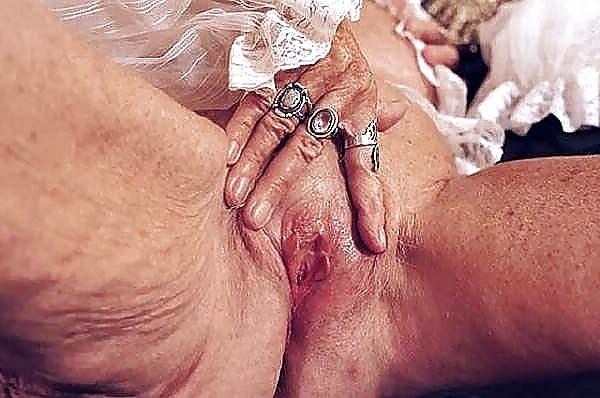 25P Very Old Granny