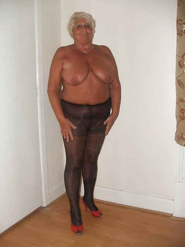 25P Very Old Granny