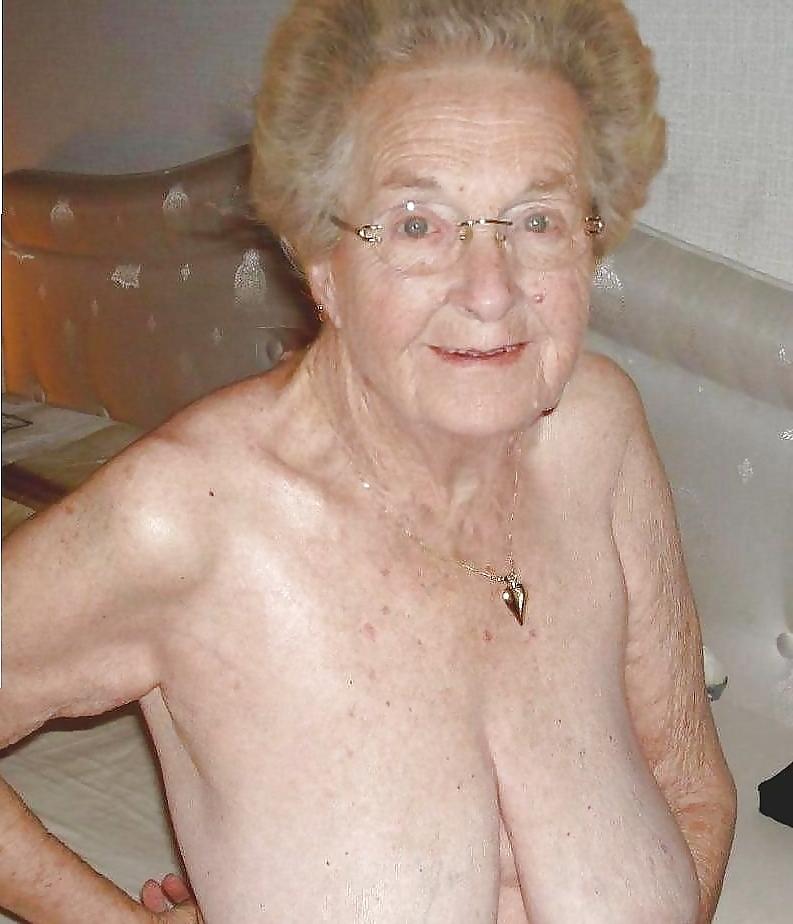25P Very Old Granny