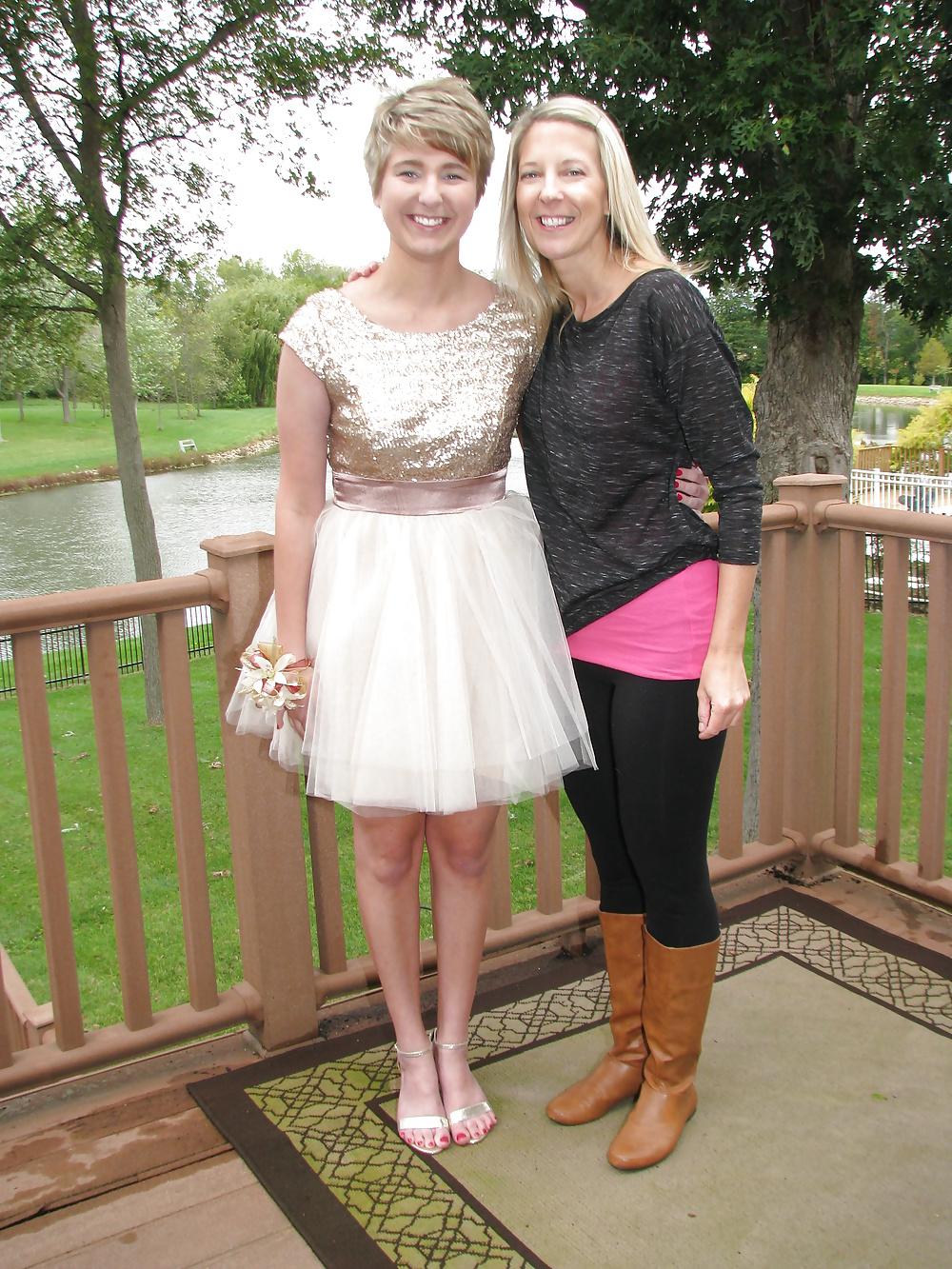 11P Mother Mummy and NOT her daughter