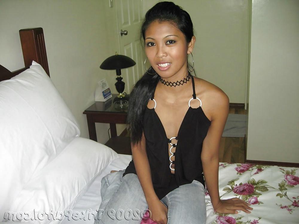 16P Asian shaved girl 02