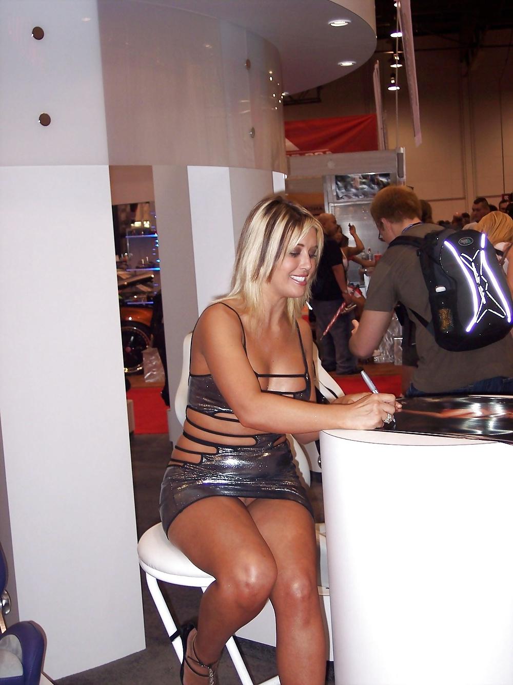 25P Girls going Commando