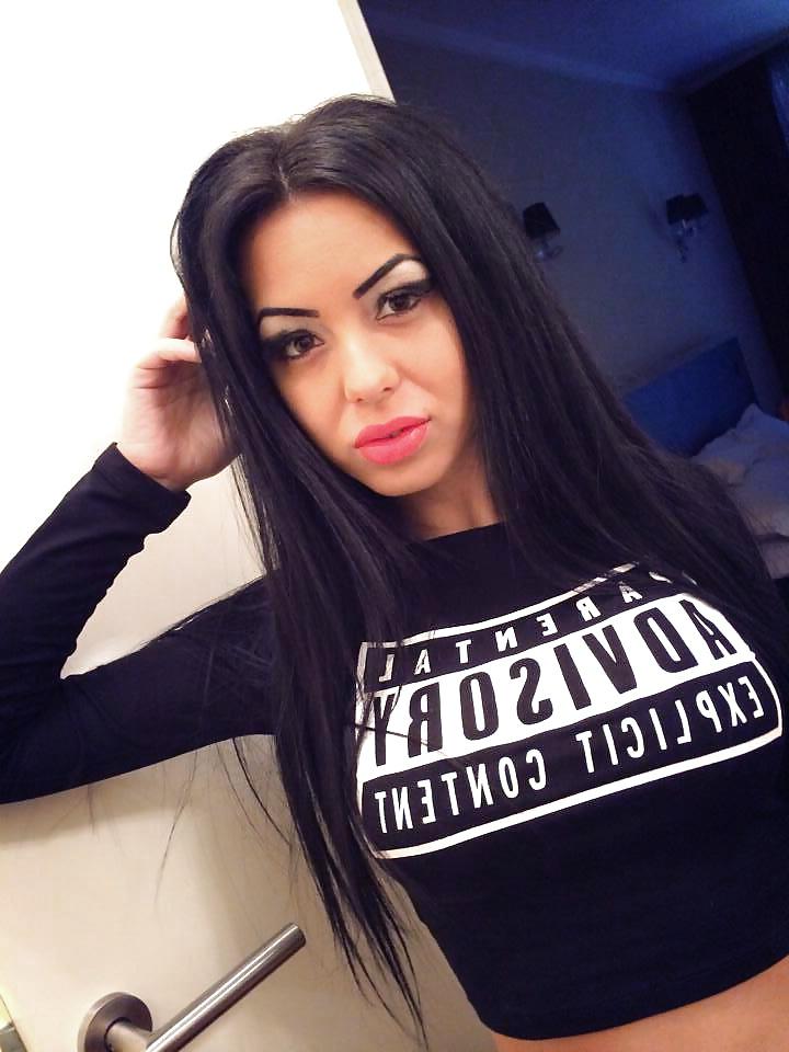 22P ROmanian Slut Alexandra