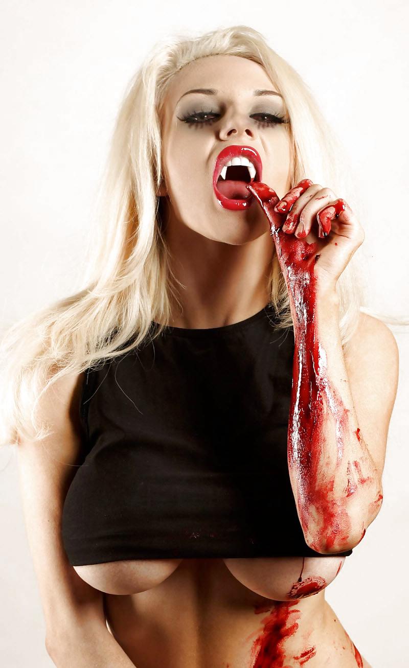 9P Vampire girl
