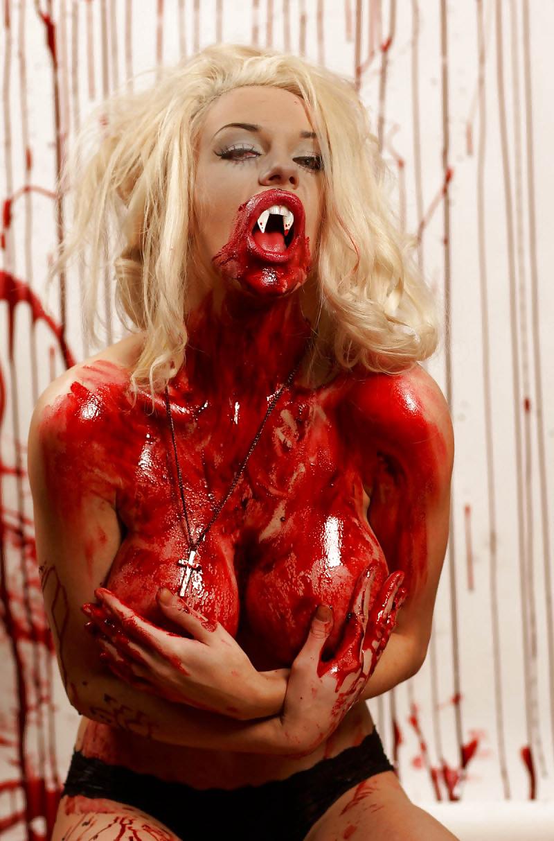 9P Vampire girl