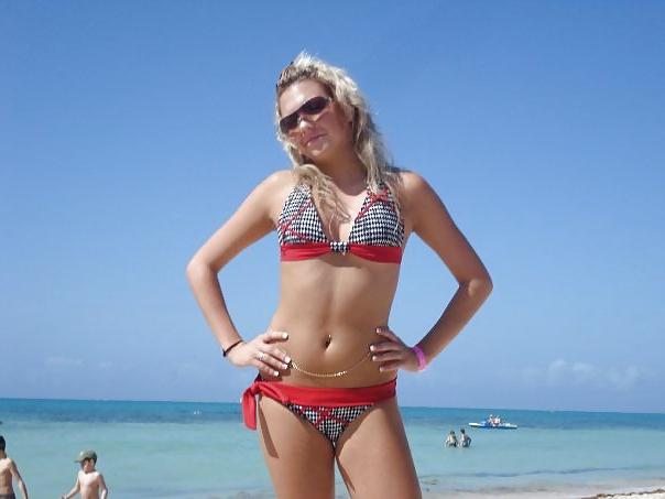 25P Facebook non-nude babes 2