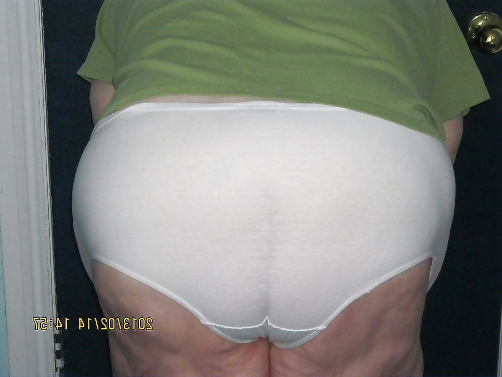 14P Sexy Granny Butt