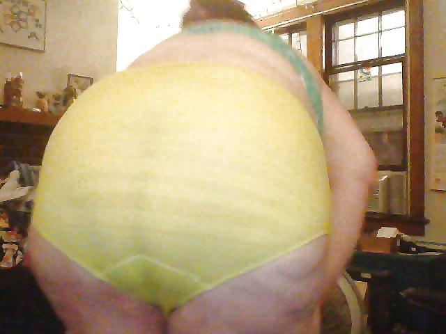 14P Sexy Granny Butt