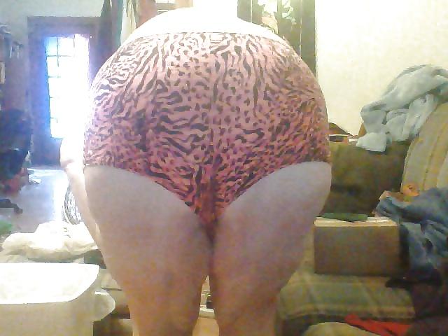 14P Sexy Granny Butt
