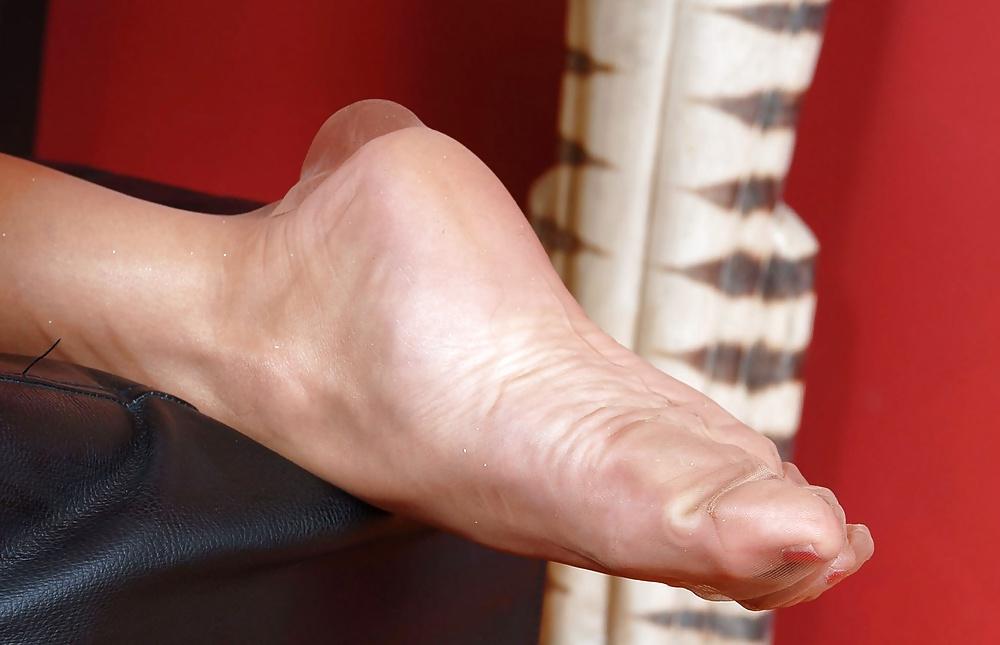 25P Nylon feet in close up