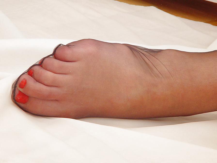25P Nylon feet in close up