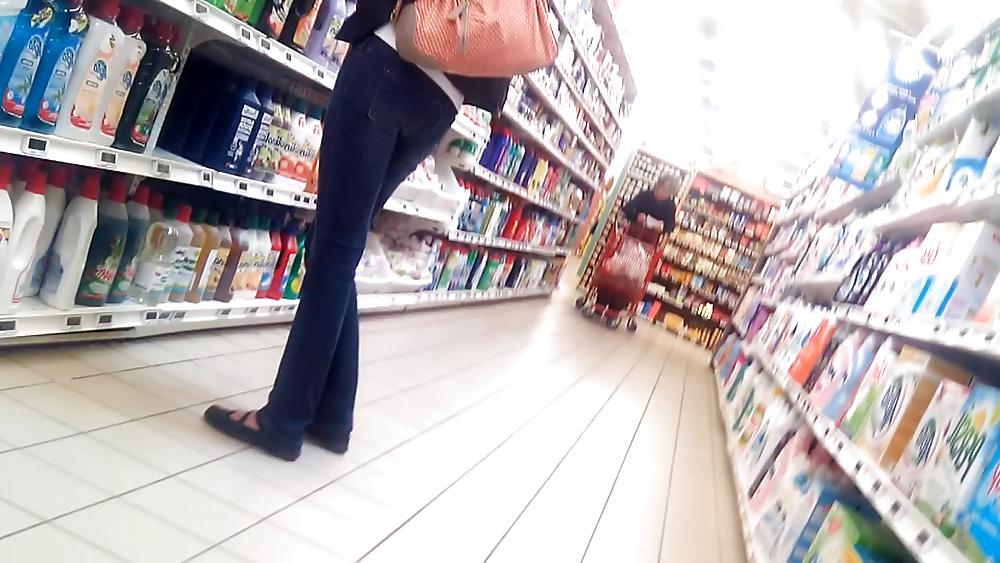 8P Beau cul   jean     very nice butt