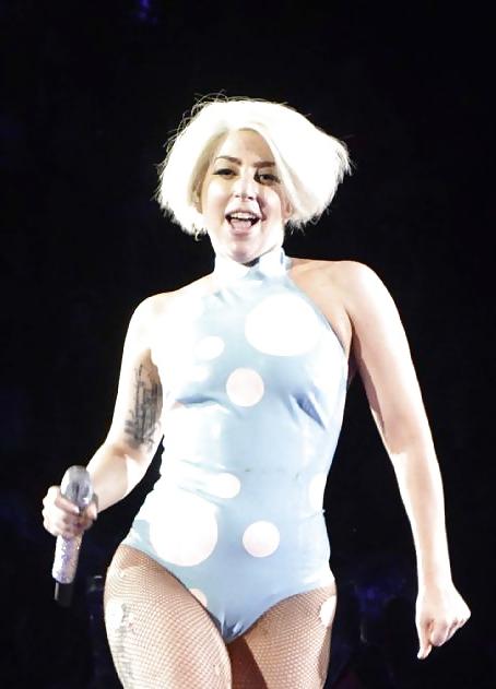 25P LADY GAGA,ASS,CROTCH SHOTS