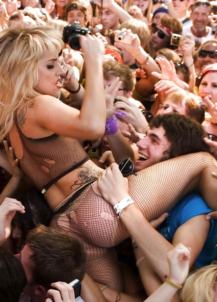 25P LADY GAGA,ASS,CROTCH SHOTS