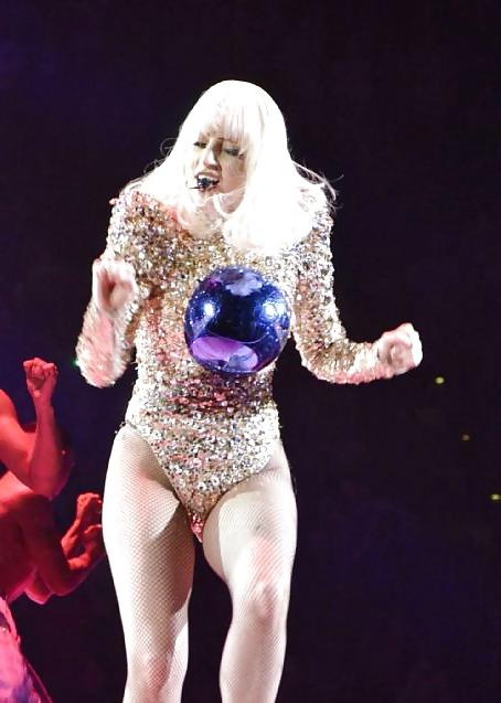 25P LADY GAGA,ASS,CROTCH SHOTS