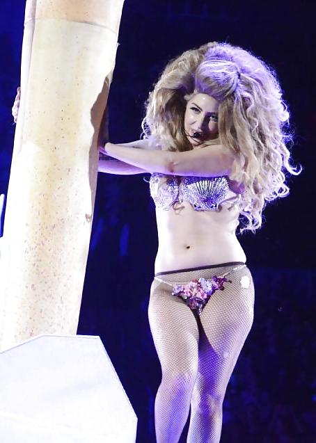 25P LADY GAGA,ASS,CROTCH SHOTS