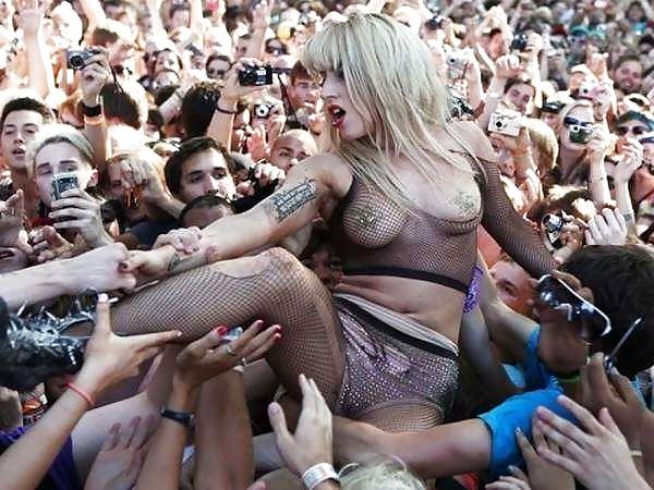 25P LADY GAGA,ASS,CROTCH SHOTS