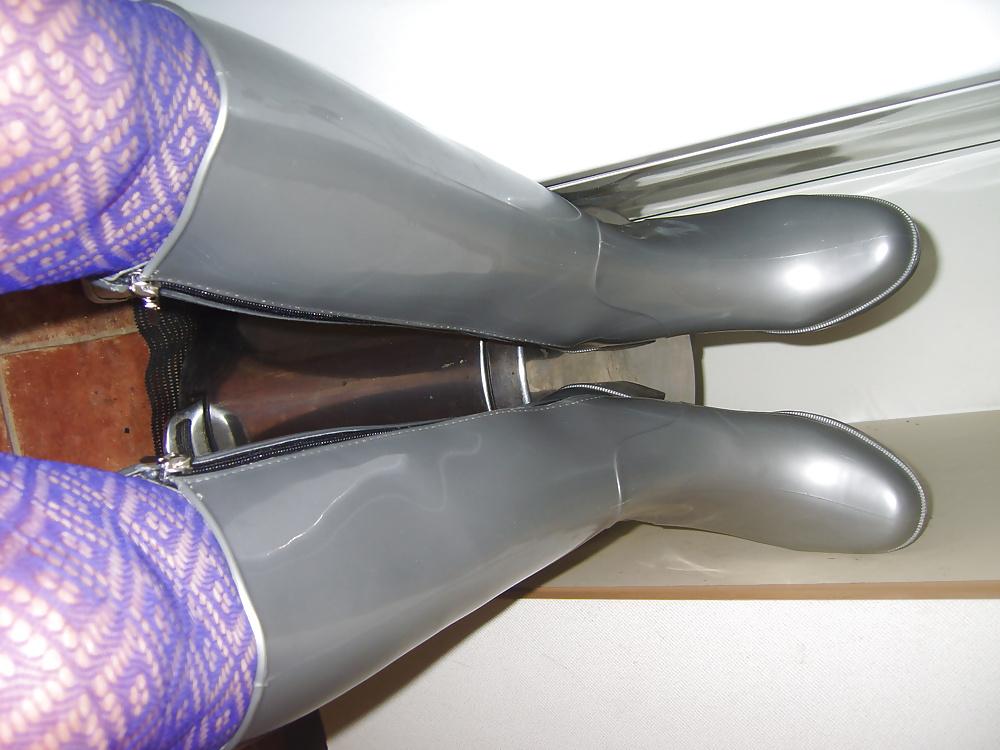 7P Rubber Joan comes out of her closet!