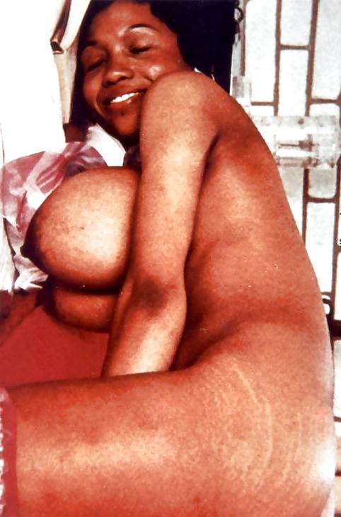 11P CLASSIC BLACK MILFS AND MATURES VOL.33