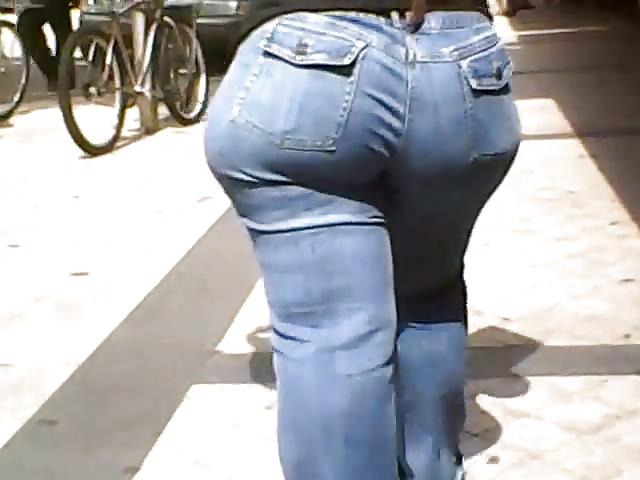 25P Huge mature butt