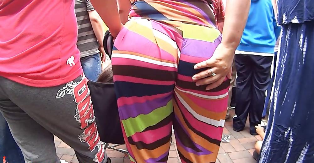 25P Huge mature butt