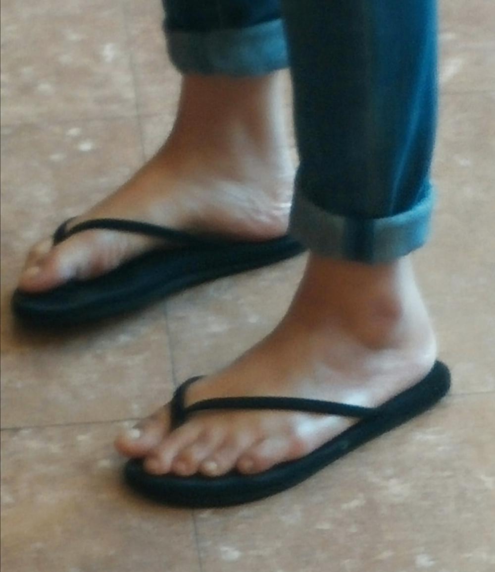 14P Skinny Asian teen feet and ass in jeans with face. 