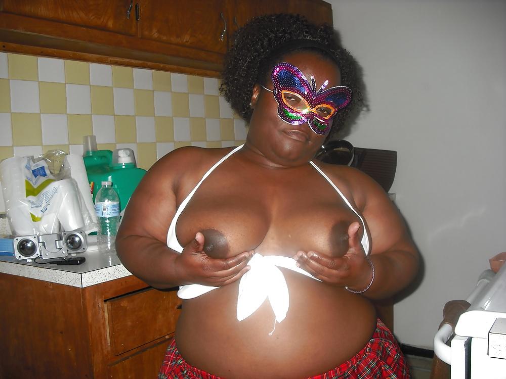 25P Ebony BBW MILF showing off her assets