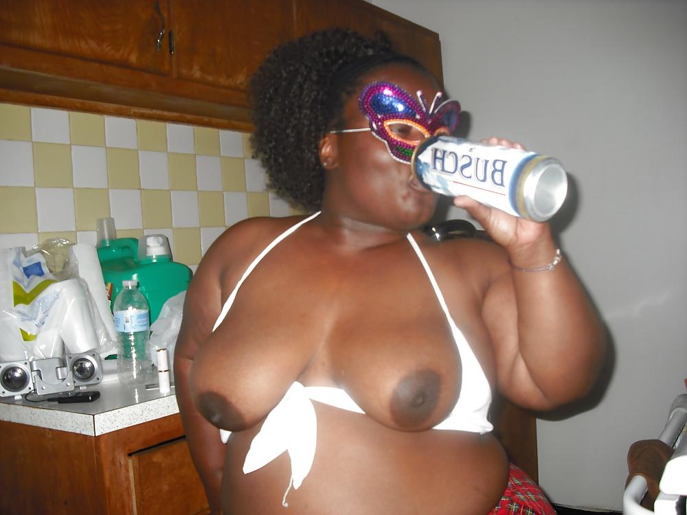 25P Ebony BBW MILF showing off her assets