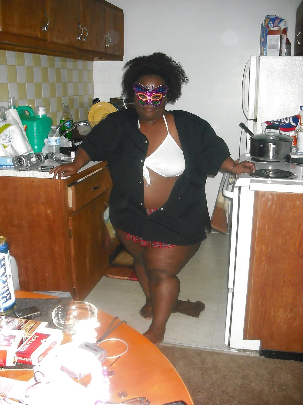25P Ebony BBW MILF showing off her assets
