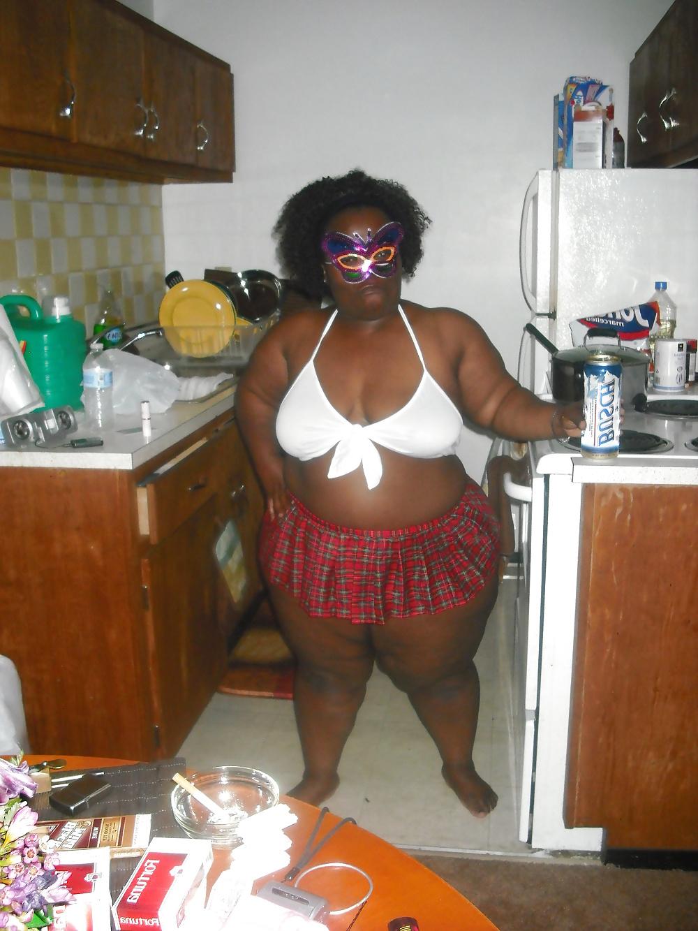 25P Ebony BBW MILF showing off her assets