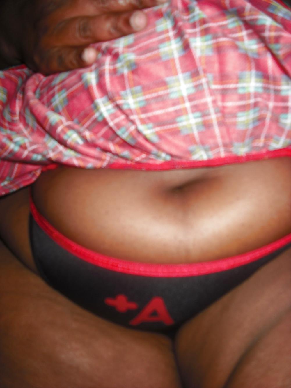 25P Ebony BBW MILF showing off her assets