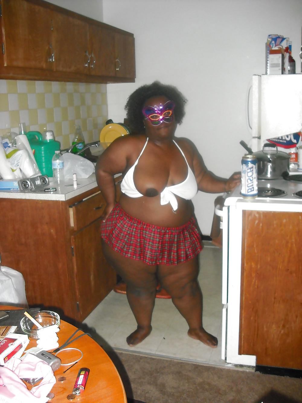 25P Ebony BBW MILF showing off her assets