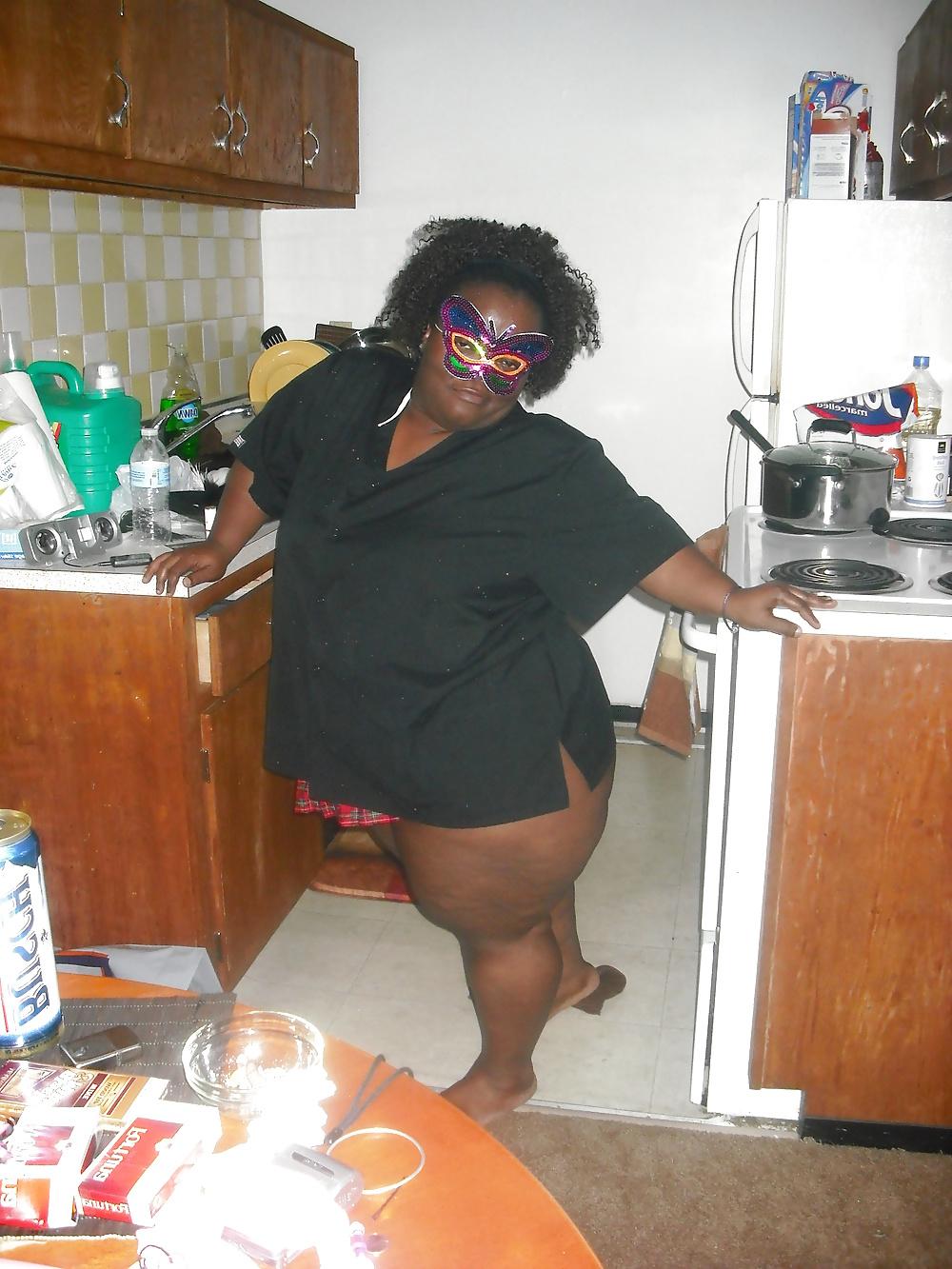 25P Ebony BBW MILF showing off her assets
