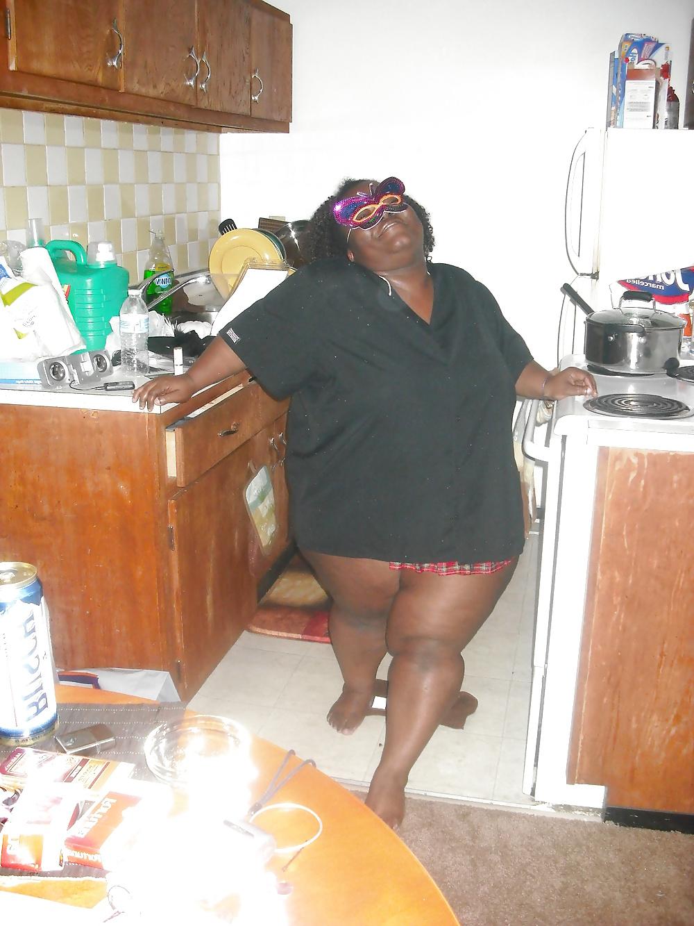 25P Ebony BBW MILF showing off her assets