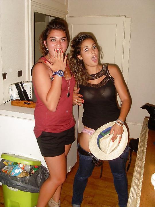 16P Sexy friends tits ass butt