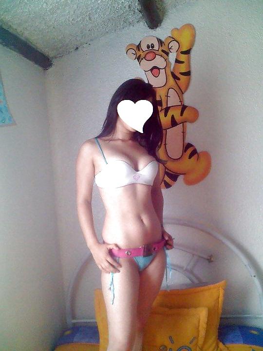 25P AMATEUR GIRLS