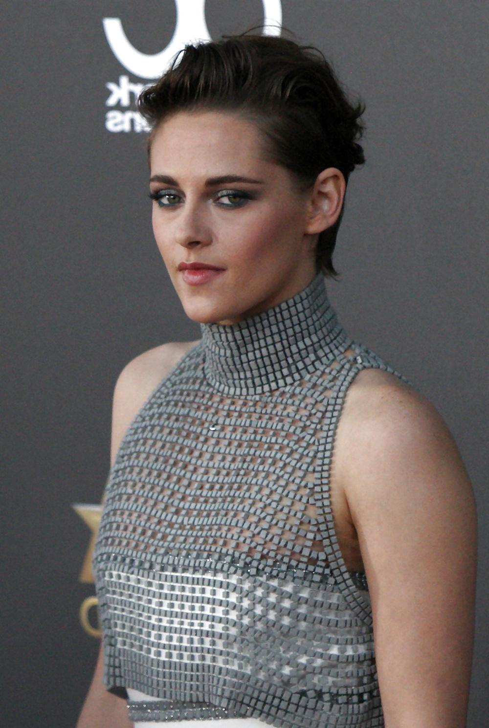 25P Kristen Stewart nip Hollywood Film Awards