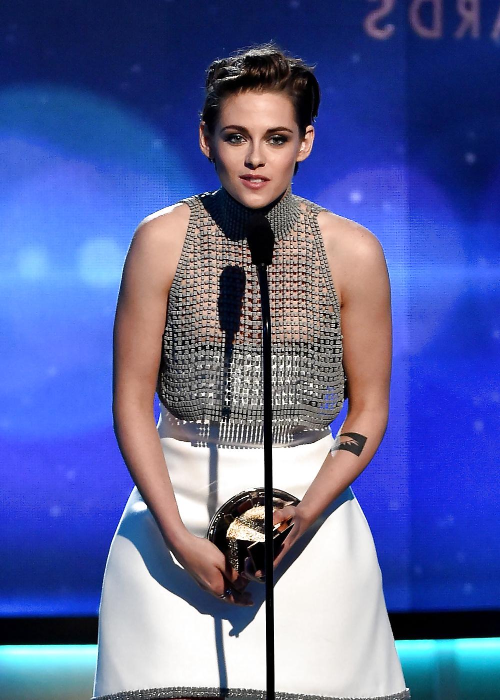 25P Kristen Stewart nip Hollywood Film Awards