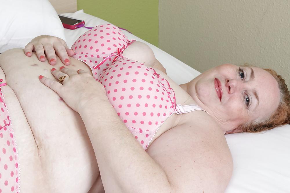 25P Shy BBW in pink polkadots
