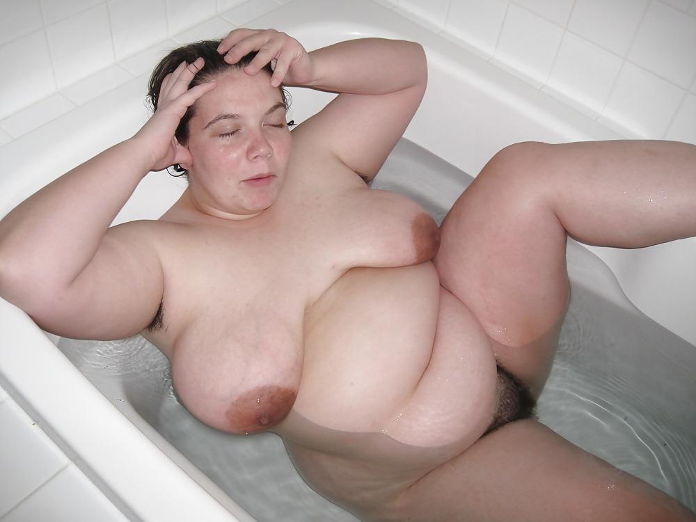 25P Ol lady under water 