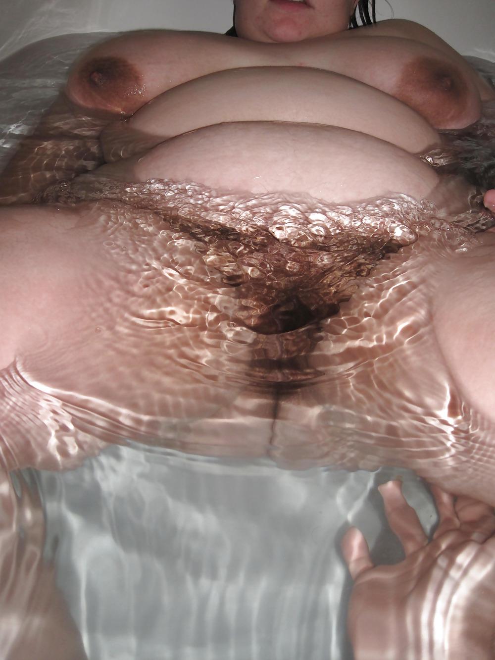 25P Ol lady under water 