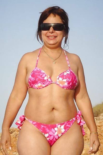 25P Bikini milfs and grannies 2