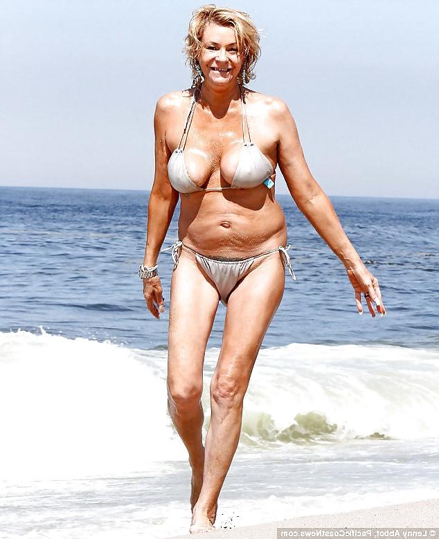 25P Bikini milfs and grannies 2