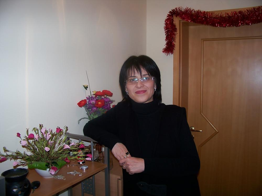 12P Amazing Romanian Woman