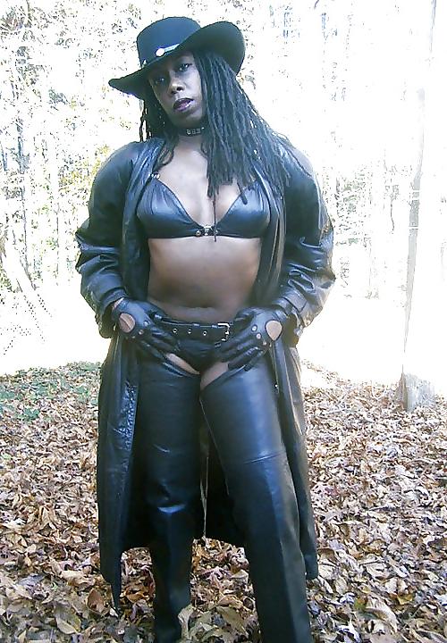 25P Ebony domina 5